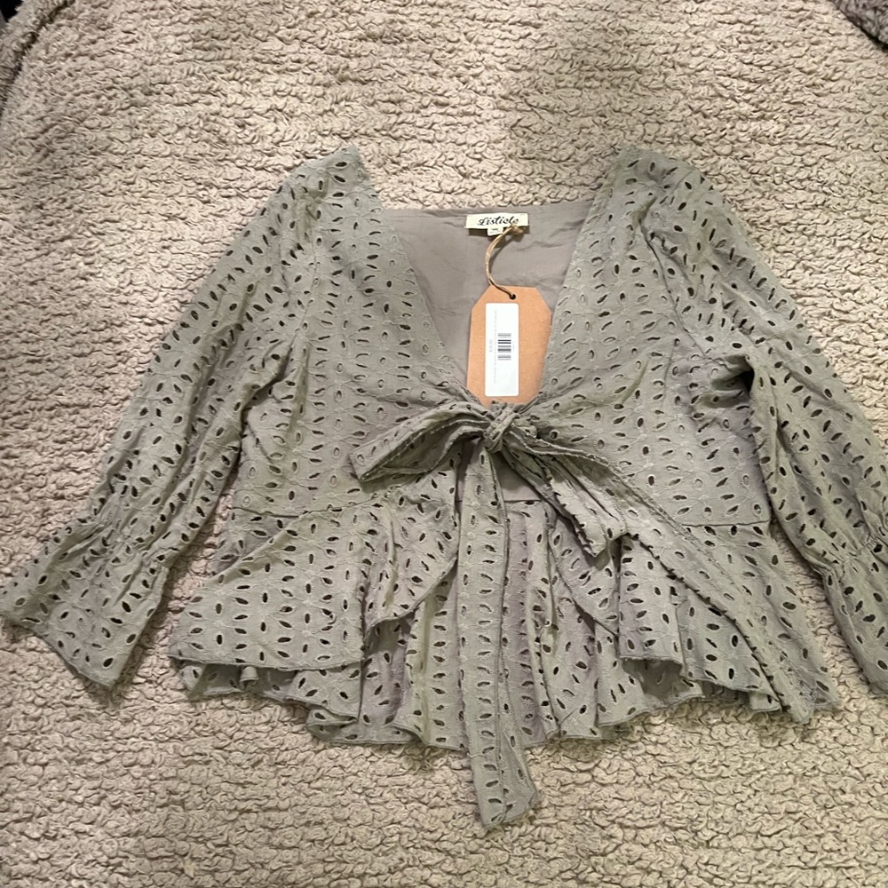 Cute cropped top.